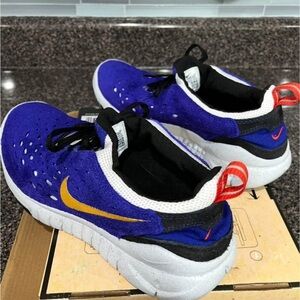 Nike Mens Blue and Gold Athletic Shoes